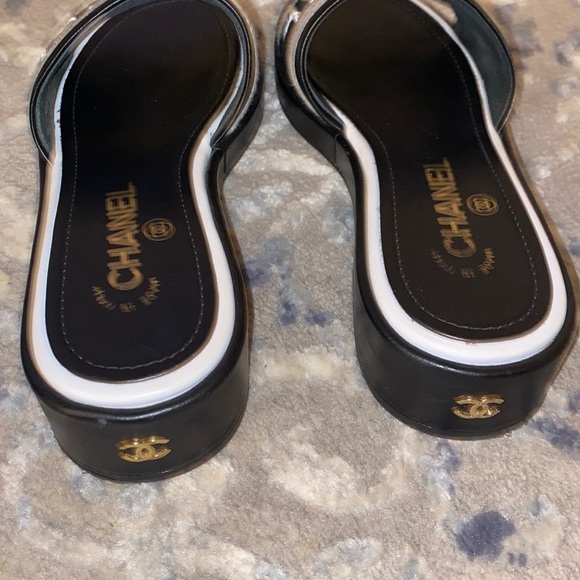 Lightly worn - Picture 2 of 3